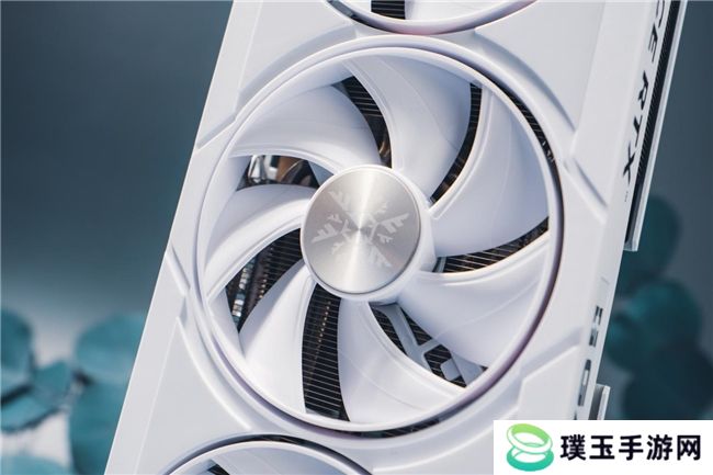 开启DLSS 4 步入4K游戏新门槛，耕升 GeForce RTX 5070 踏雪 OC 灵动来袭！